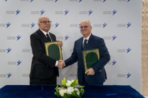 Amin Benjelloun Touimi et Omar Seghrouchni lors de la signature de l’accord